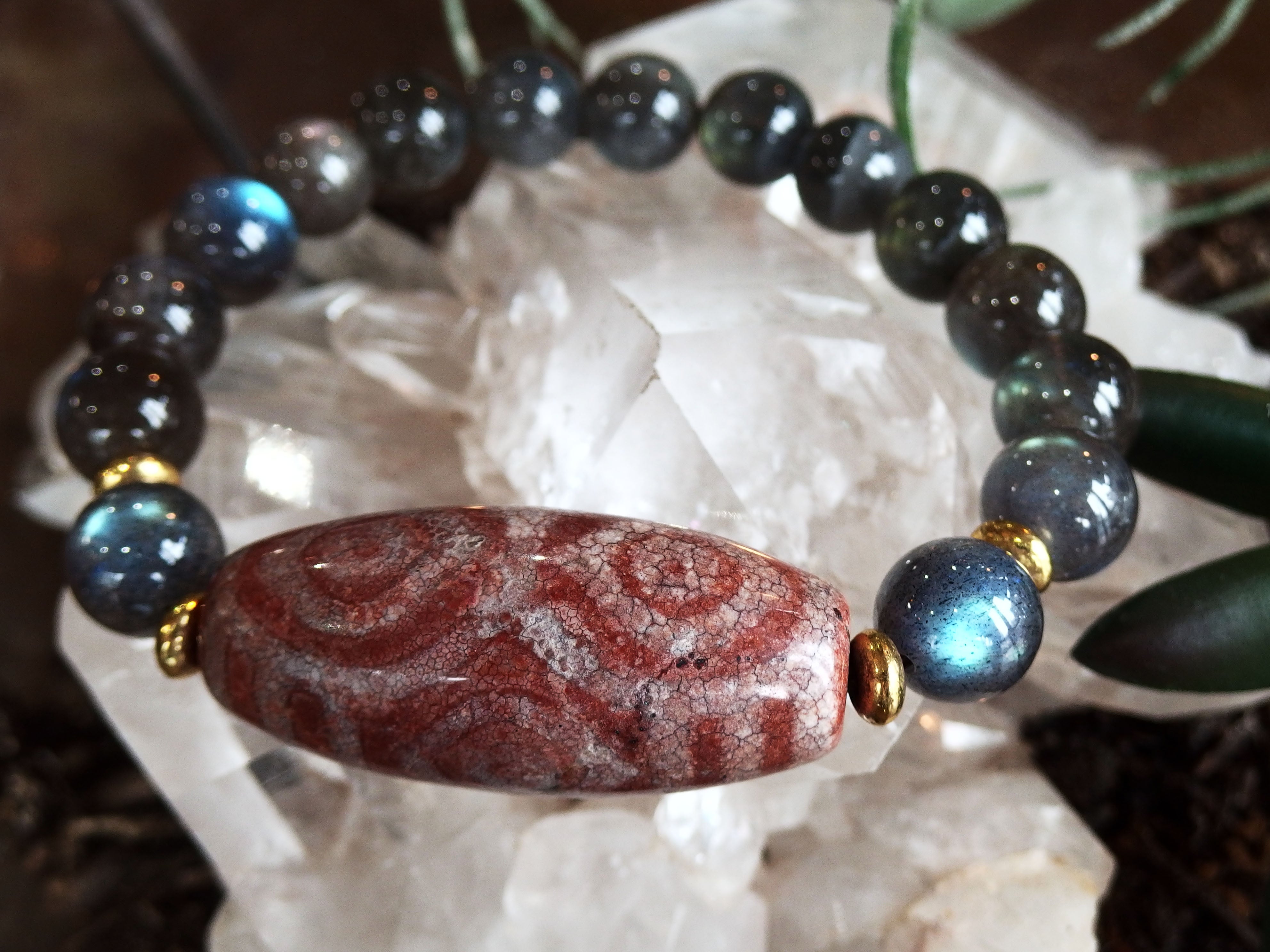 喜びに満ちた人生を与える「龍六眼天珠」 | Gems〜ジェムズ〜