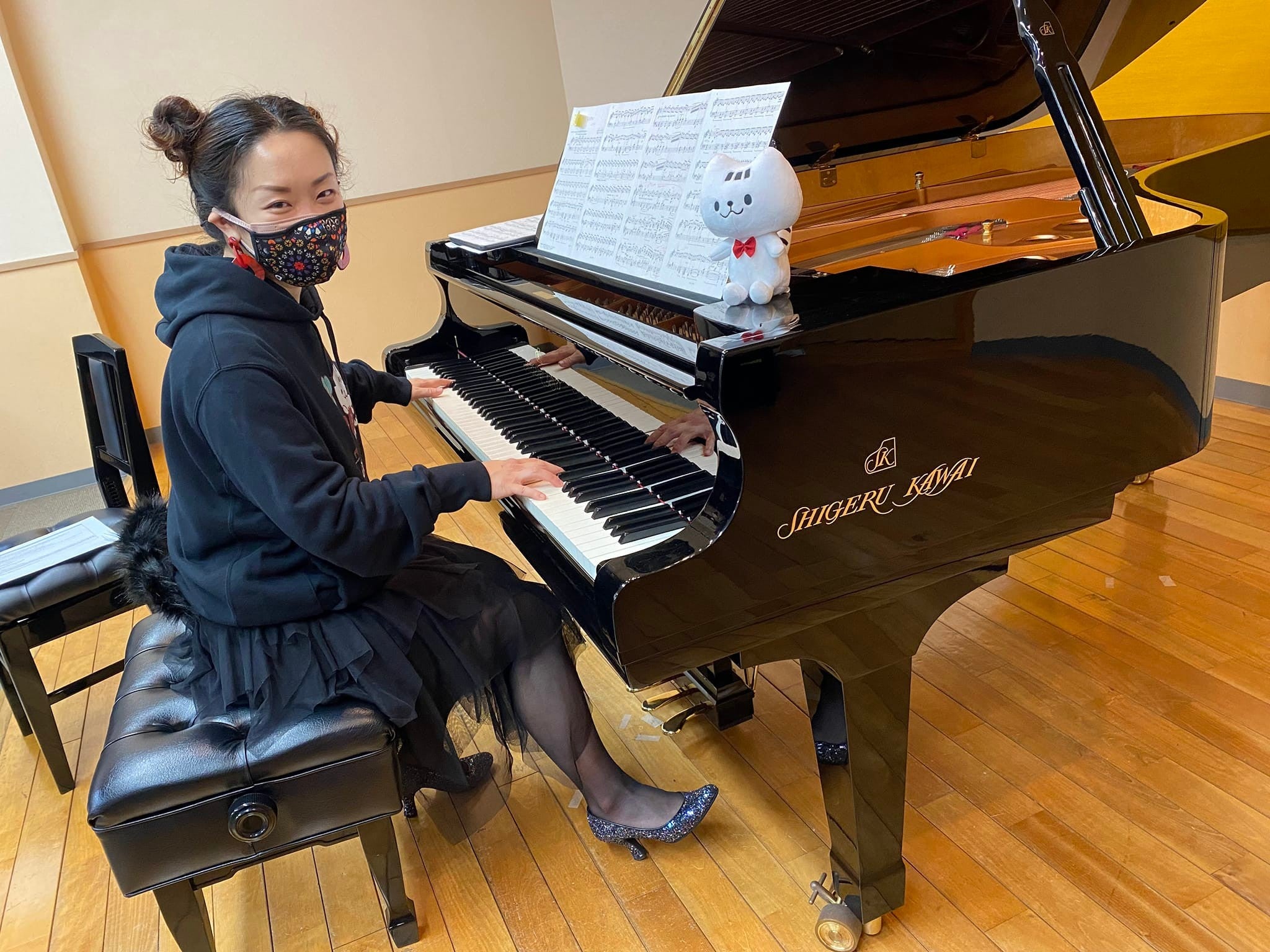 リトルピアニスト】のオーロラブラックのヒール7.5cmが最高な件