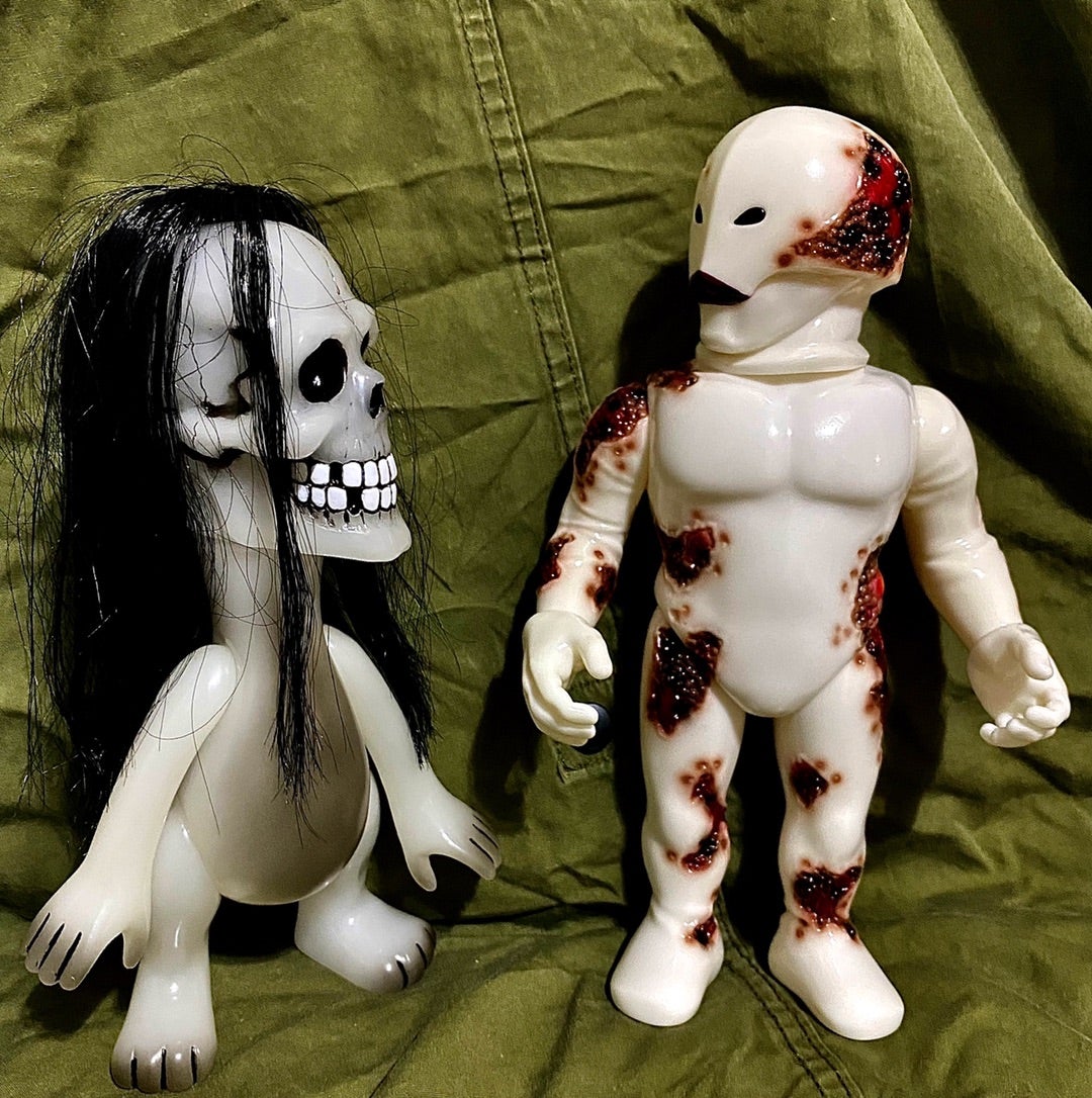 シロイソフビ〜オバケイヌとブラドサカー星人 | 怪獣玩具とカタナと