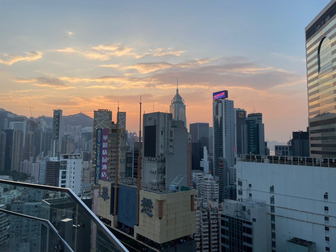 ここ好き！プールサイドの絶景ルーフトップバー！ | 香港在住えりの