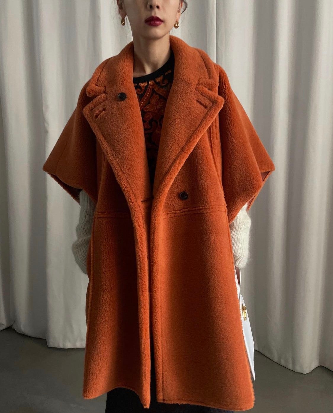 10/28(金)新作情報！明日はREVERSIBLE BOA PONCHO COATが発売！ | 黒石