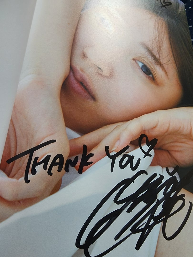 鈴木愛理 20周年記念写真集『nectar』 発売記念 サイン本お渡し会