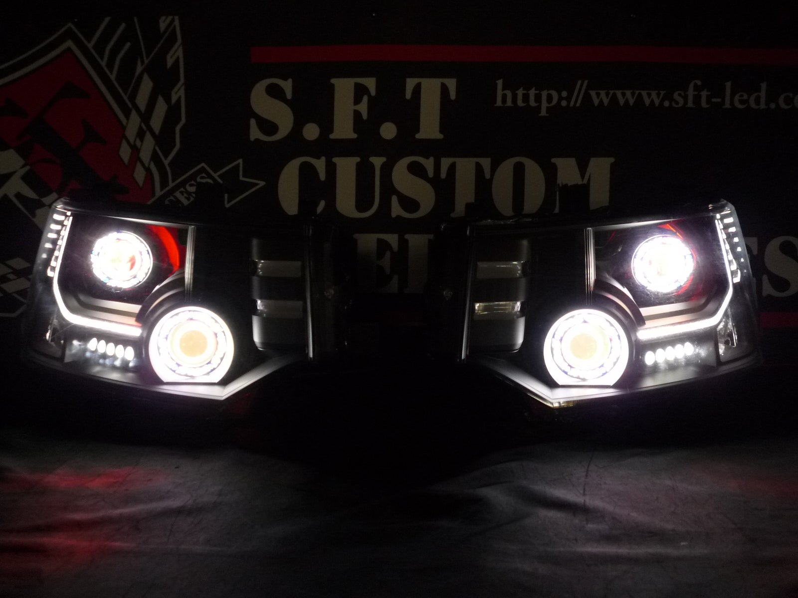 デリカ D5 他社製品 再加工 修理 ヘッドライト 加工のご紹介です