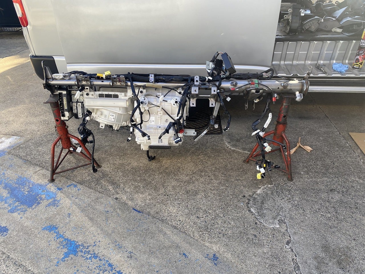 エアコンの修理 トヨタ/ハイエース | 化石燃料屋は何の夢をみる？