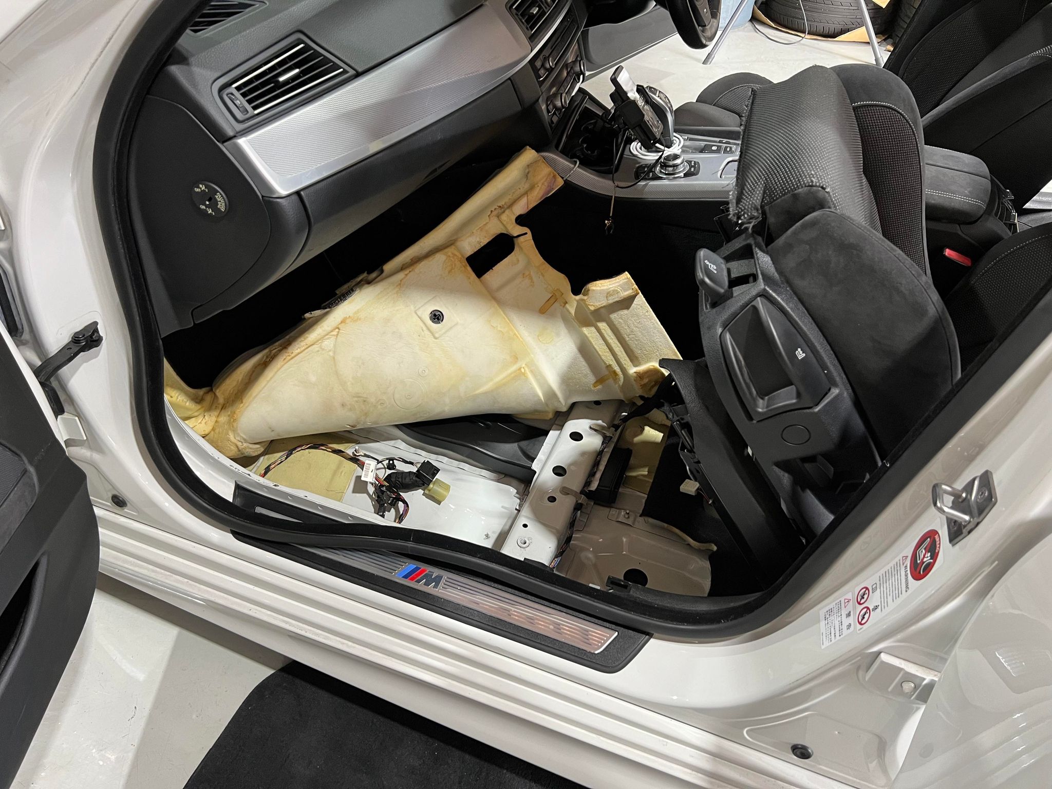 BMW 523iツーリング(F11) 修理、メンテナンス | BALANCEのブログ