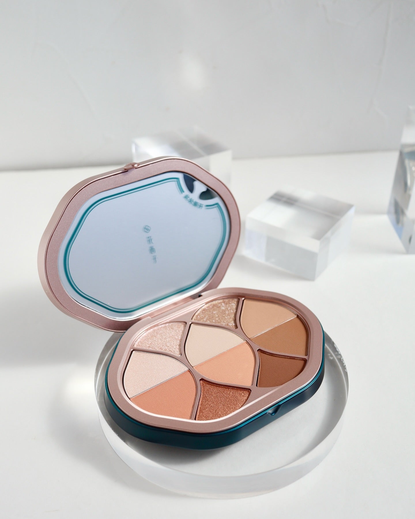 花西子（フローラシス）花色流波 アイシャドウパレットと花浅染ブラシ