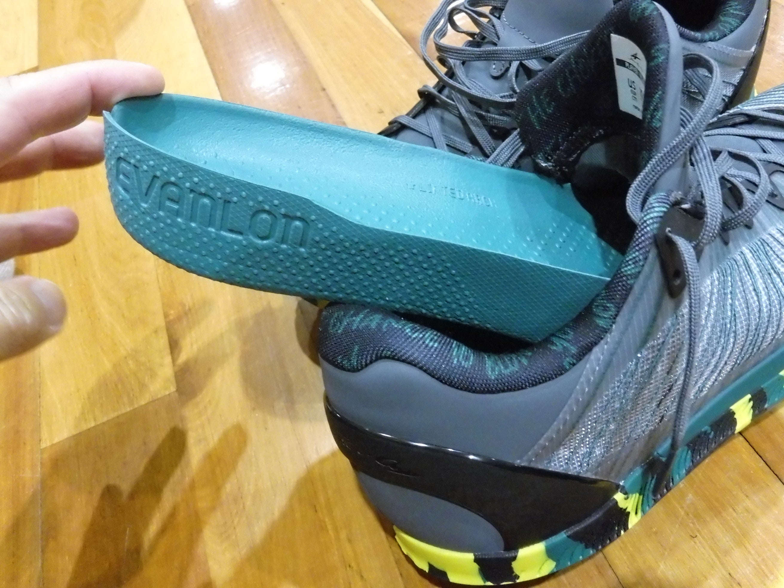 AND1 マッドゲーム プロ 海外限定復刻 新掲載です