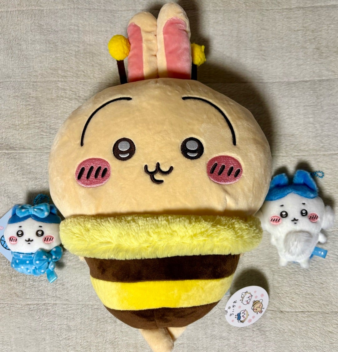 ちいかわ ハチさんBIGぬいぐるみ（うさぎGET） | ちいかわ多めの