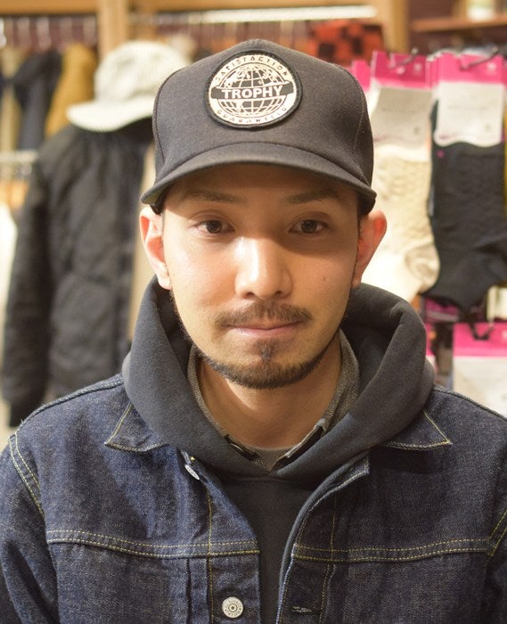 トロフィークロージングの新作トラッカーキャップ | barnstormer