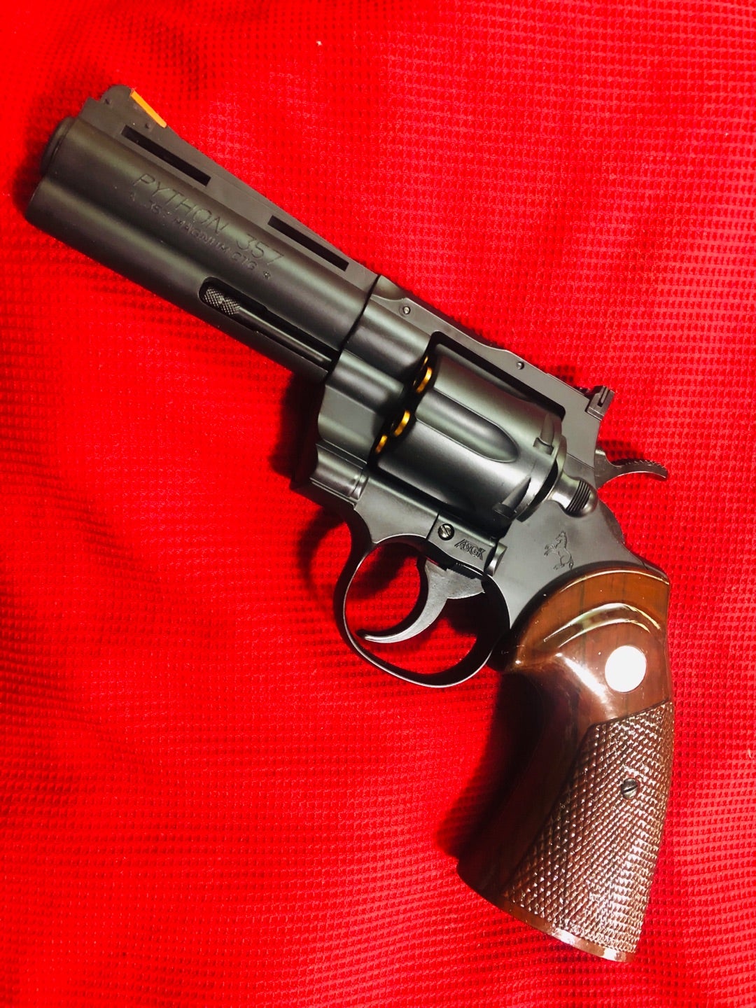 クラウン ガスリボルバー コルト パイソン 4インチを早速