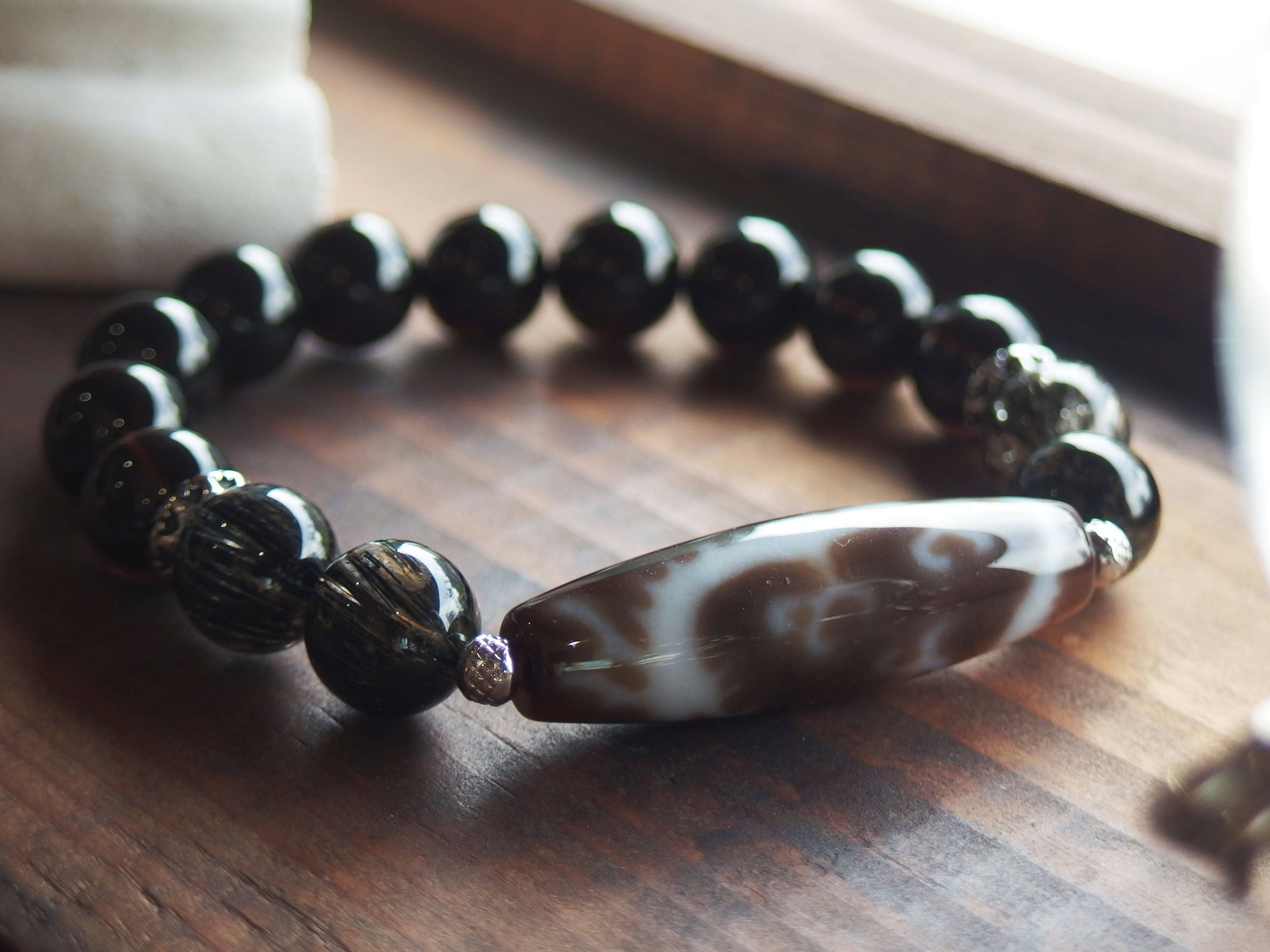 神秘性と美しさに圧倒されてしまう騎龍観音天珠 | Gems〜ジェムズ〜