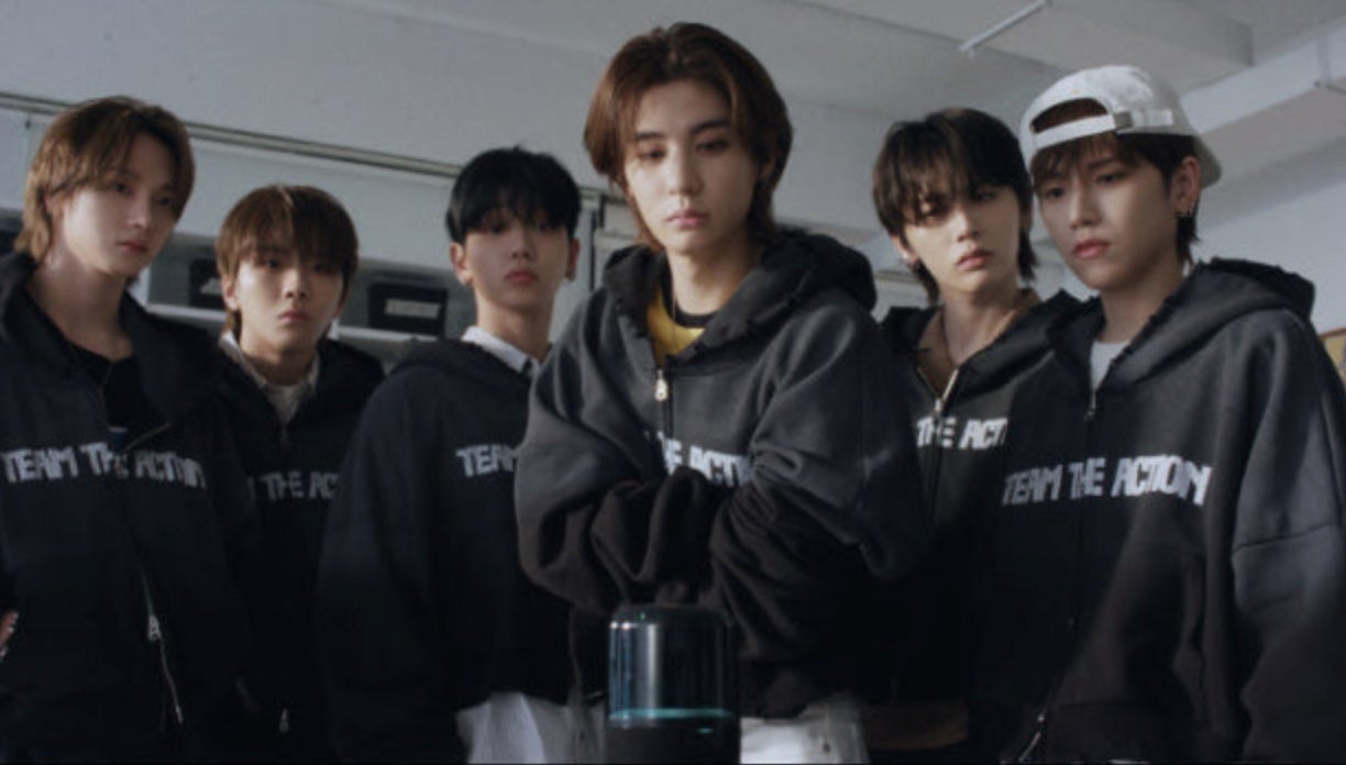 BOYNEXTDOORのTHE ACTIONフーディー 着用感・フォトカード付きレビュー