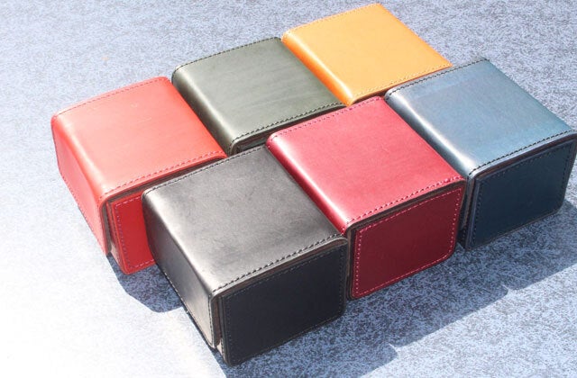 イタリアンレザー使用 本革デッキケース - トレーディングカードを贅沢