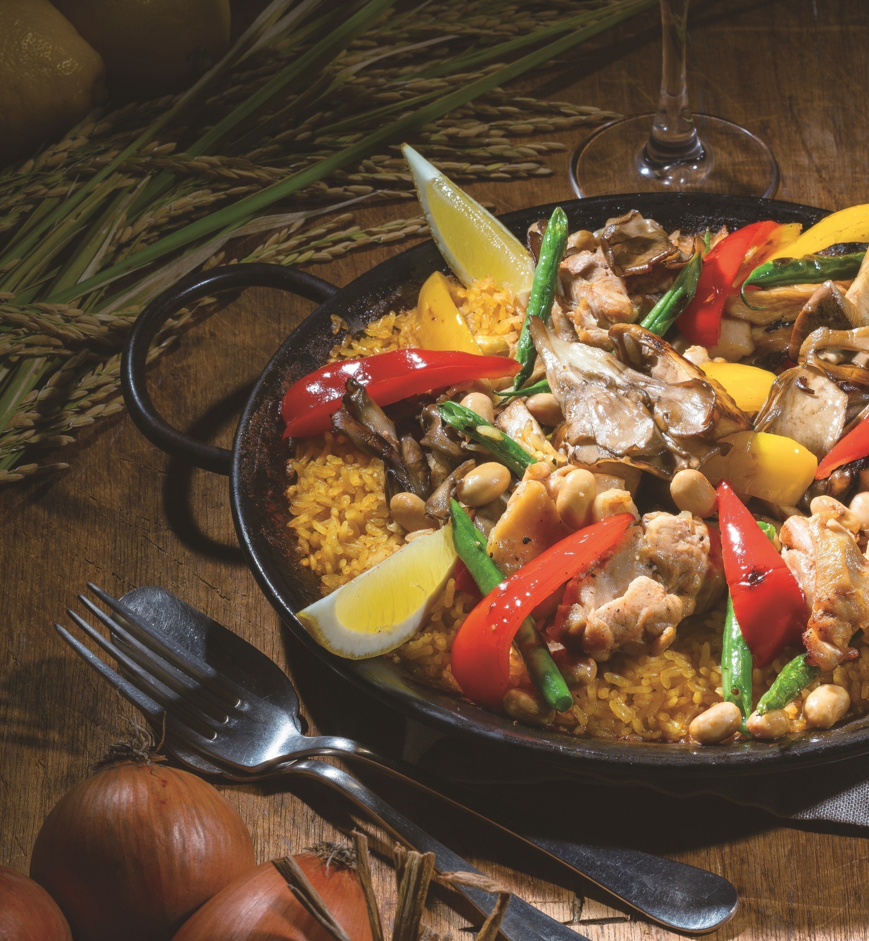 吉山地域の魅力を堪能できる本格パエリアをおうちにお届け