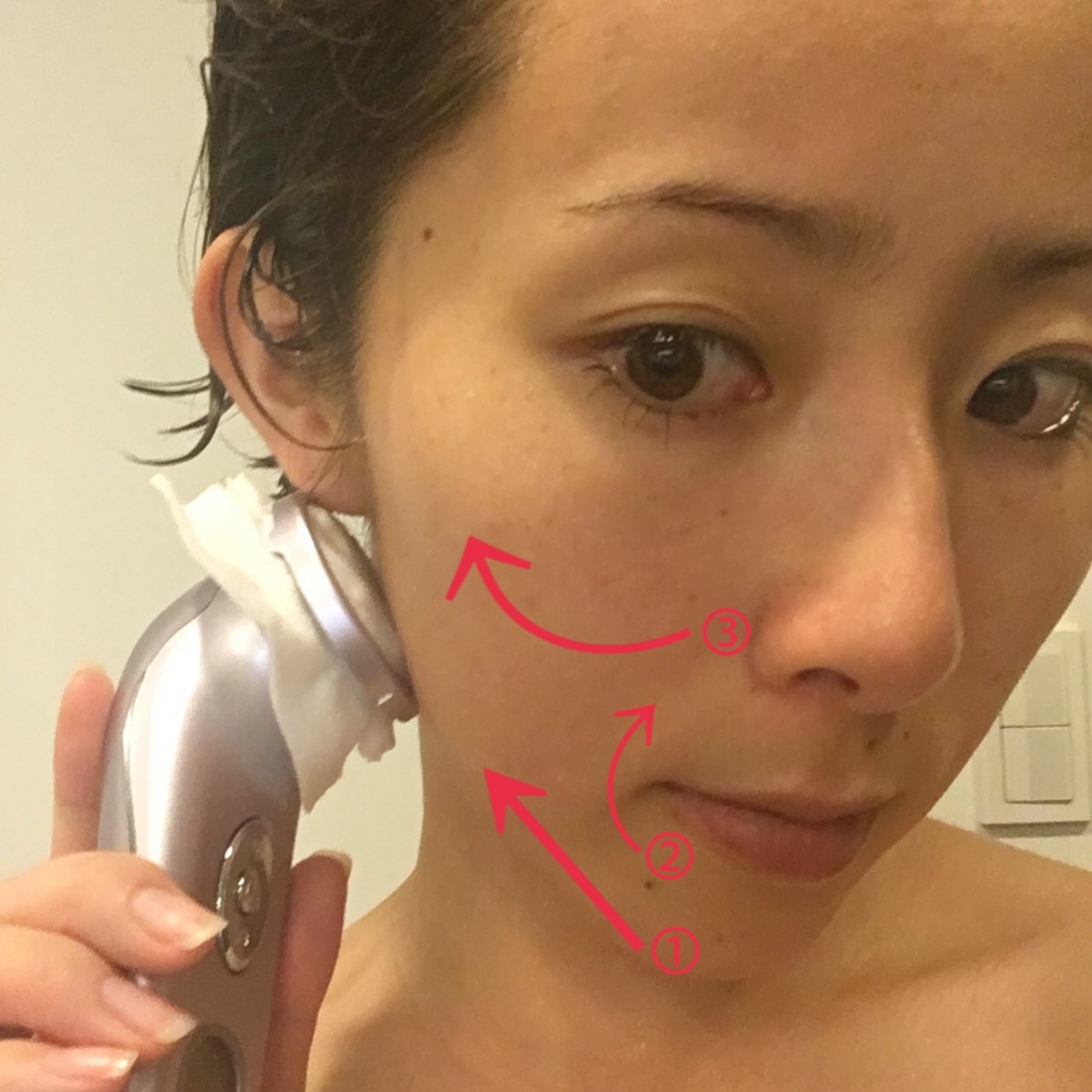 クマが消えた！EBisツインエレナイザーPRO IIの美顔器で潤いリフト