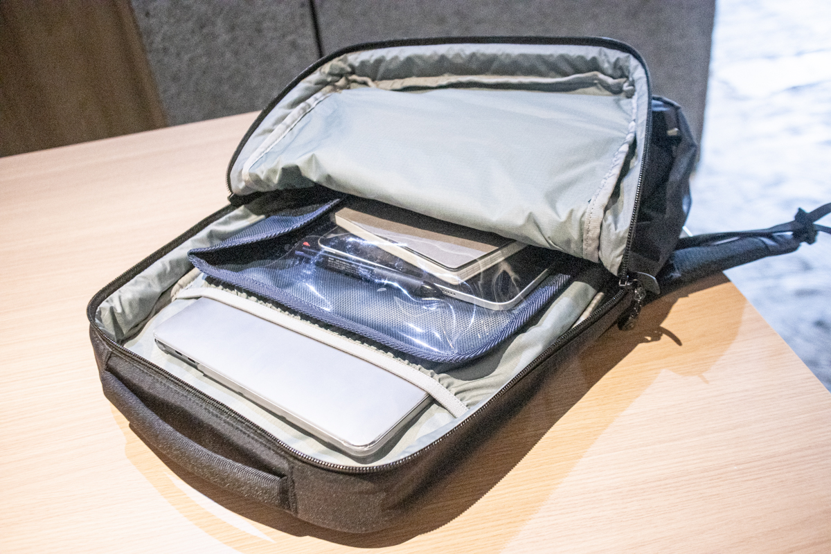 モンベルはビジネスバッグも優秀。「ユティリティー デイパック 15」は