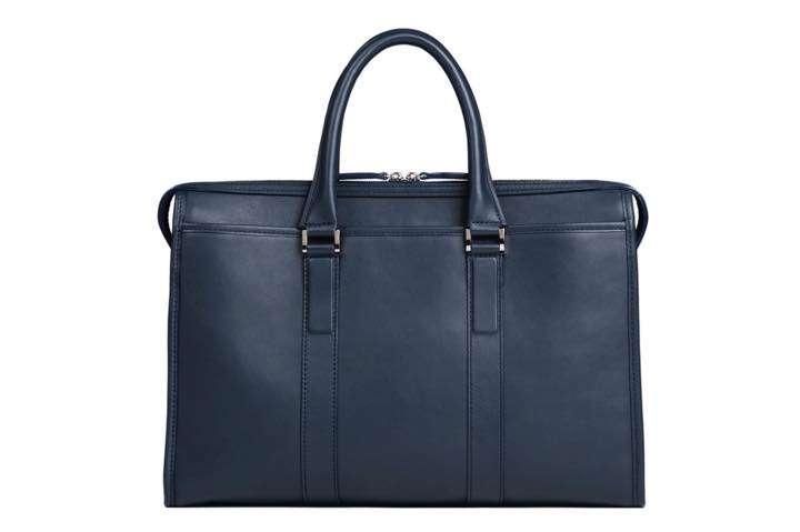 急な雨にも安心な土屋鞄製造所の全天候バッグにクールなネイビーカラー