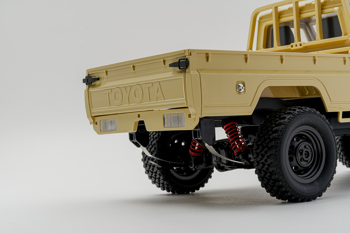 トヨタ ランドクルーザー79」が1/12スケールのラジコンになった！飾っ