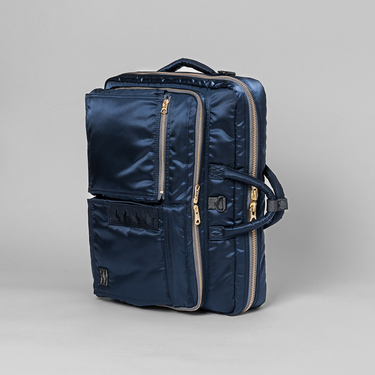 ひと味違うタンカーで出かけよう。「PX TANKER」に旅やビジネスで