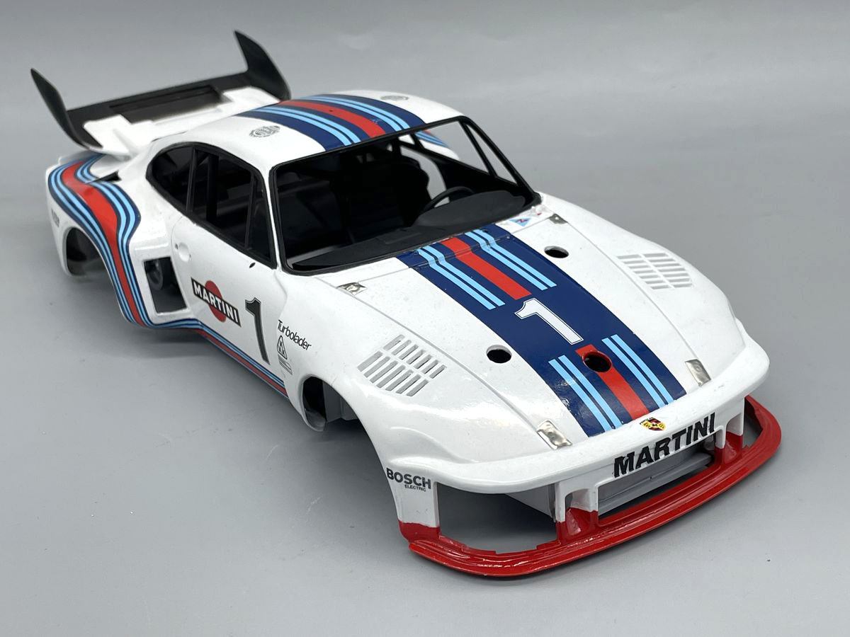 さらなる光沢仕上げを目指す「ボディのクリアー塗装＆研ぎ出し」を解説