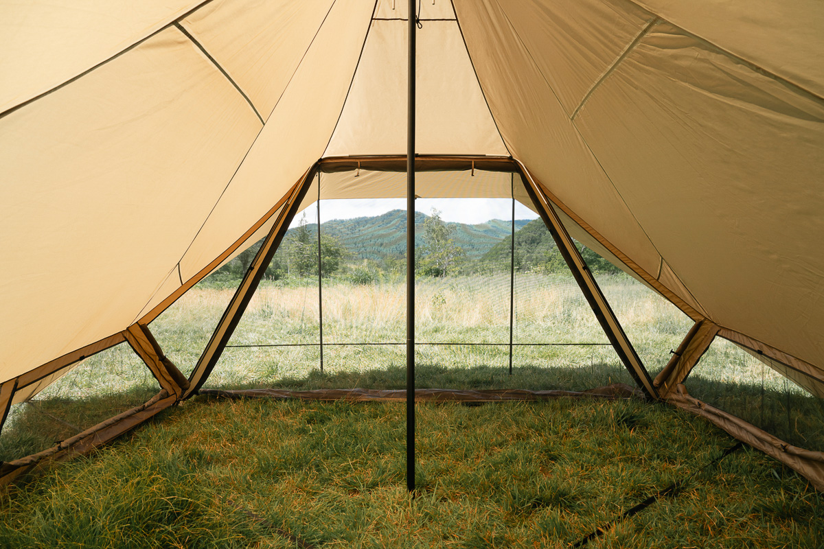 ほぼ日のテントはゼインアーツのDNAが宿る。立ち姿は美しく設営は