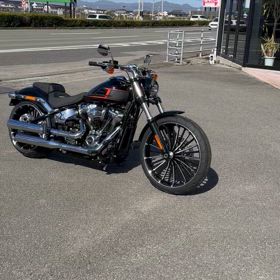 2024 新車 ブレイクアウト（FXBR） ビビッドブラック | ハーレー