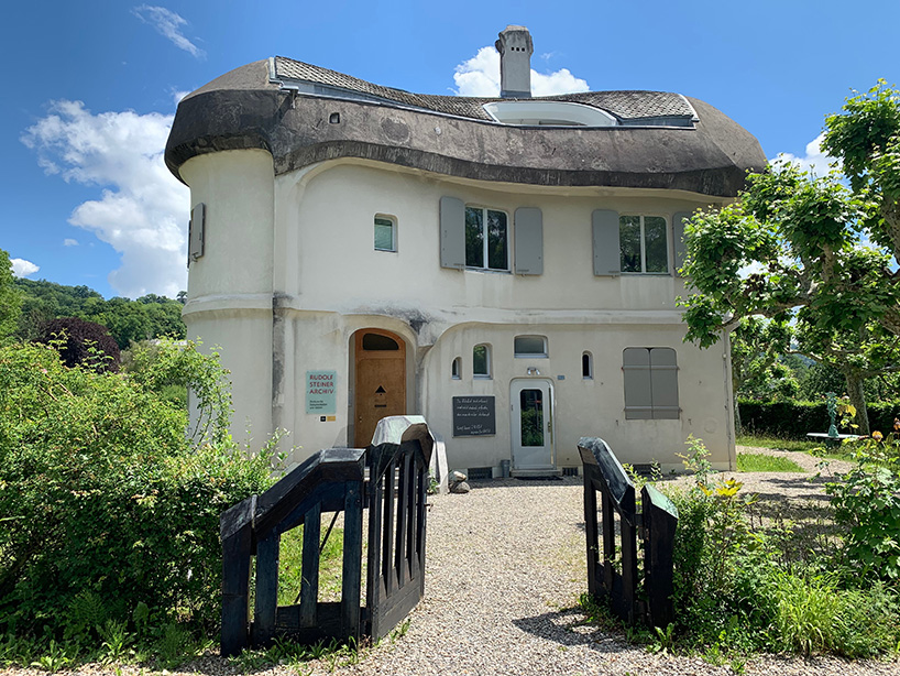 rudolf steiner's goetheanum is an anthroposophical expressionist