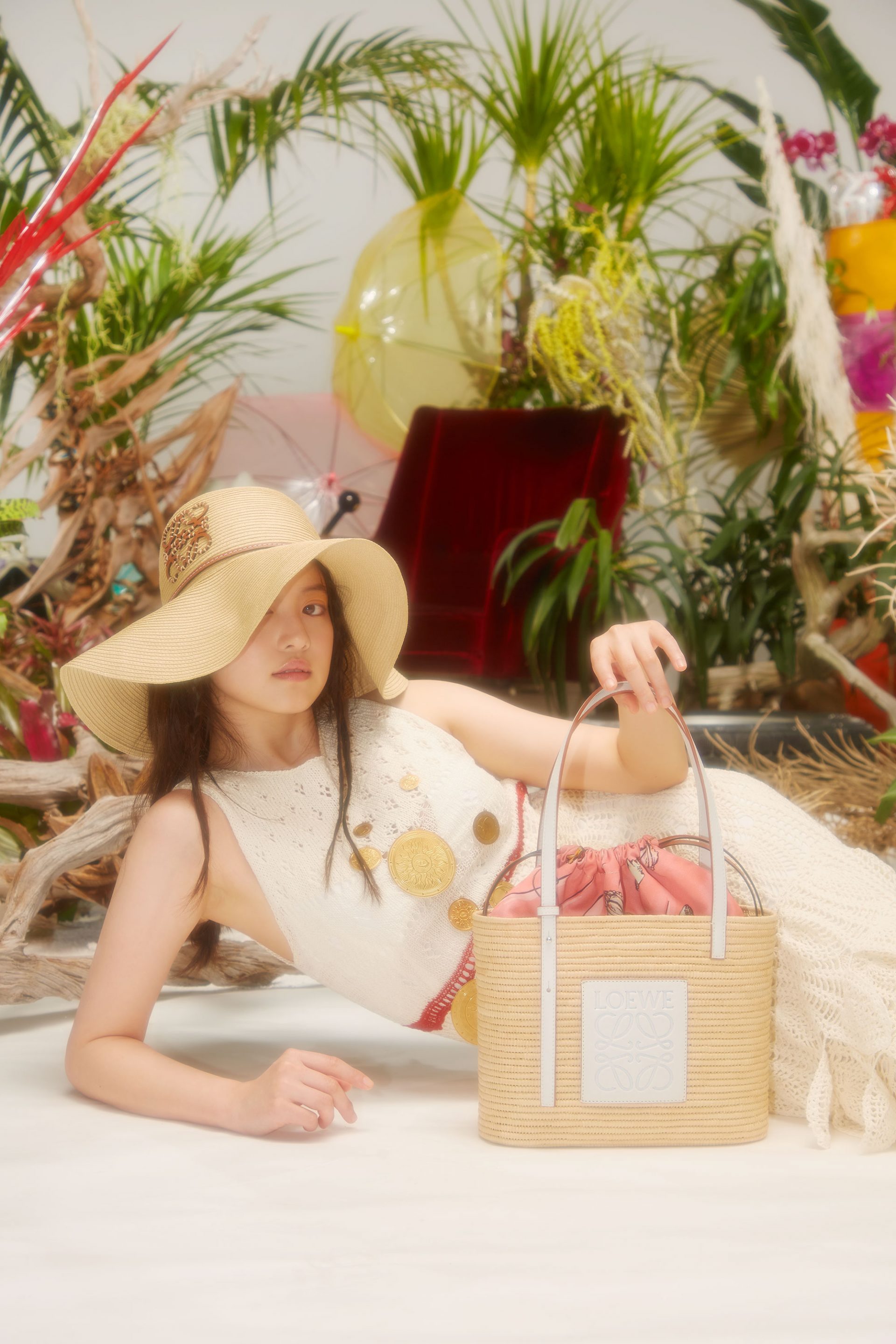 今田美桜と中川大志が舞い降りる、ロエベ「パウラズイビザ」 第5章