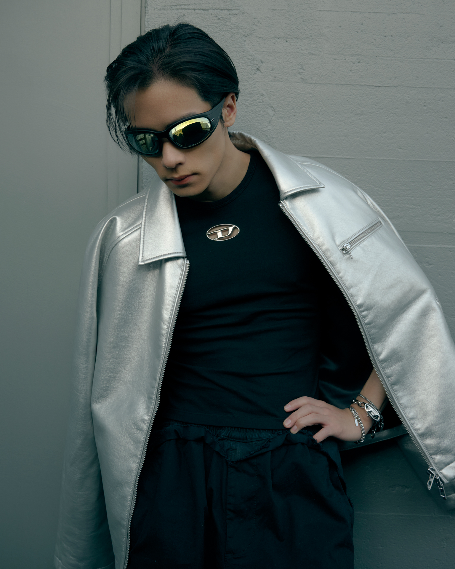 自由なスピリットをすぐそばに。川村壱馬が着る、ディーゼルのホリデー