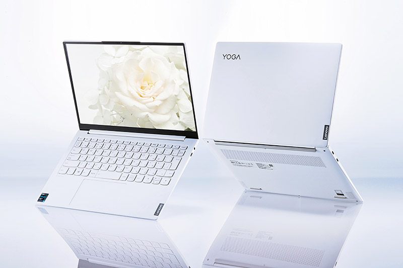 白いカーボンをまとったレノボの超軽量モバイルノート「Yoga Slim 750i