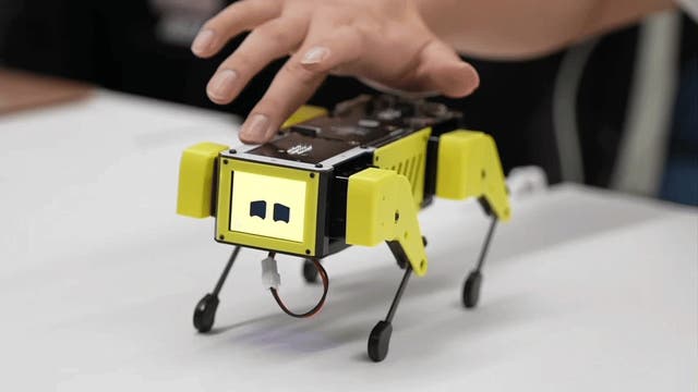 ChatGPT搭載！会話もできる四足歩行AIロボット犬『ミニぷぱ2