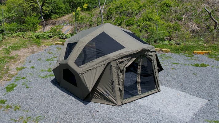 一目惚れする存在感でキャンプ場の頂点へ！coodyエアテントBESTONA