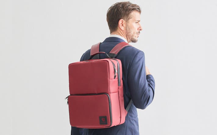 仕事も個性も妥協しない。上下2気室構造、品格のビジネスリュック