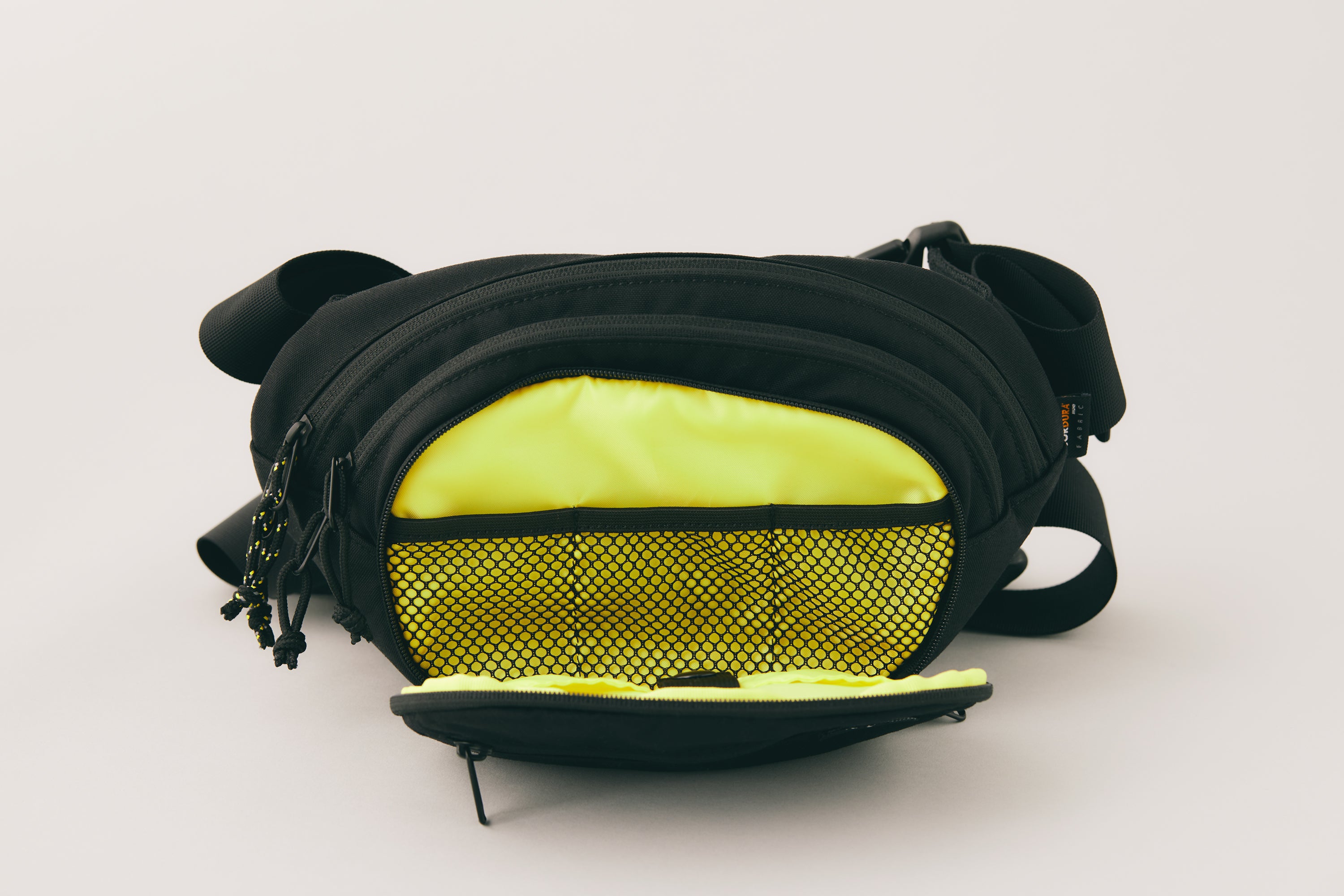 子どもとどこへおでかけしよう？抱っこも楽々！ショルダーバッグ Hugoo