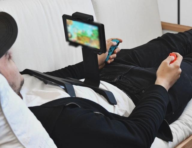 寝たままiPad、iPhoneが使える！手ぶらで使えるスマホ・タブレット