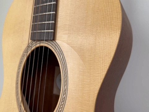 大切なギターをプロテクト！老舗シール会社が作った魔法のピックガード