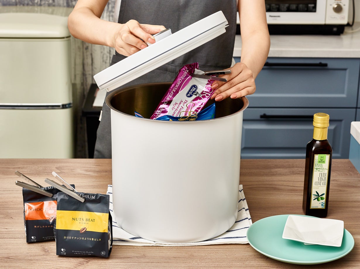 空気サヨナラ】食材のおいしさをキープする真空保存容器「OoBLE