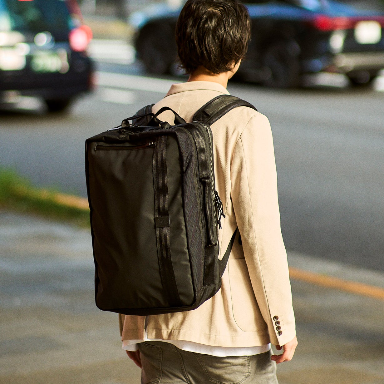 日常から休日まであらゆるシーンにフィットするサイズ可変式・縦横自在