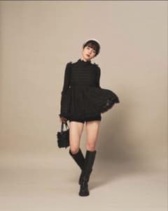 TreatÜrself バレリーナフェザーペプラムトップス black - メルカリ