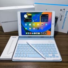 iPad 第8世代 Simフリー 32GB ケースとキーボード、タッチペン - メルカリ