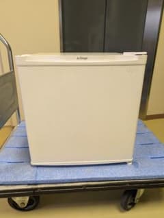 中古美品24年製冷凍庫FZ03A-31WT※一部地域配送設置無料《中段棚無し