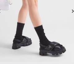 正規品・指原莉乃さん着用】prada モノリス サンダル - メルカリ