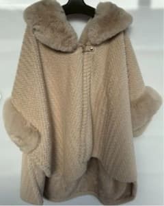 ISHIKAWA-LABO（イシカワラボ）ファー付きポンチョ 【タグ付き