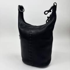 極美品 マヌー keg pouchc ケッグポーチ レザーバッグ ブラック - メルカリ