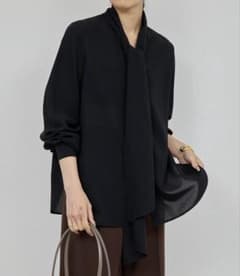 美品】2024年製 ガリャルダガランテ フィネスボウタイブラウス とろみ