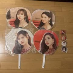 twice うちわ4枚 缶バッチ4個 計8点セット - メルカリ