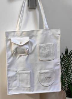 CHANELノベルティトートバッグ ホワイト ポケット付き - メルカリ