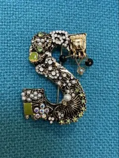 2026年最新】イニシャルブローチの人気アイテム - メルカリ