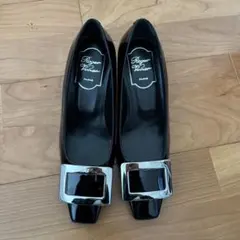 2026年最新】ROGER VIVIER パンプスの人気アイテム - メルカリ