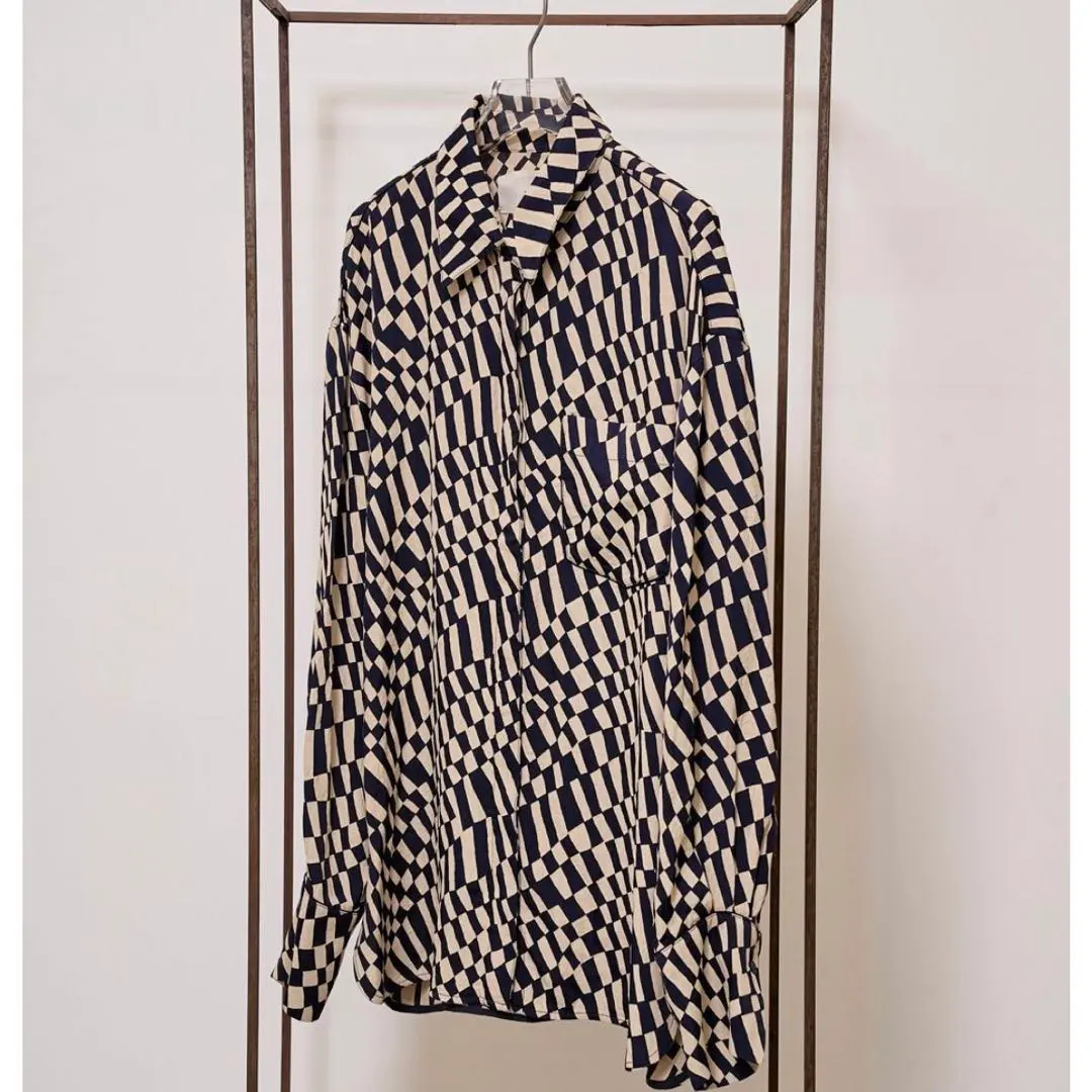 2026年最新】GEOMETRIC over shirtsの人気アイテム - メルカリ